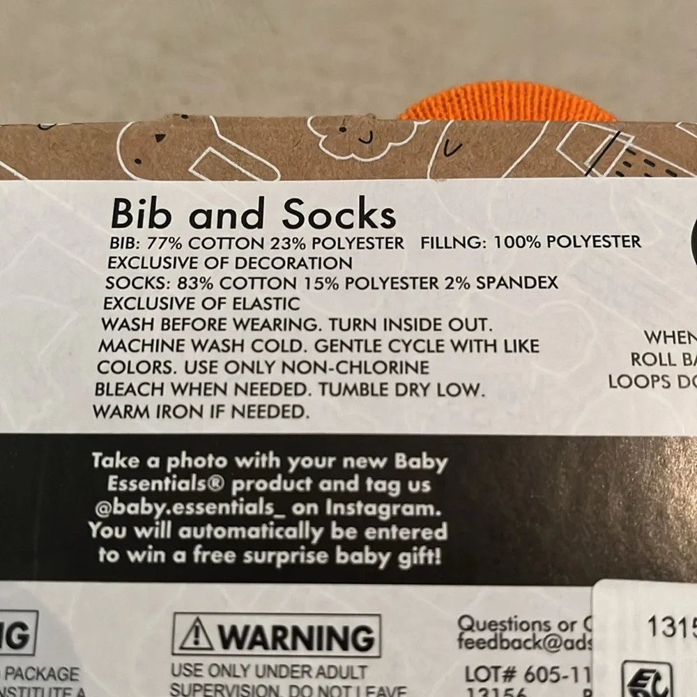 Baby Boys and Baby Girls Halloween Bib and Socks Set/NWT
